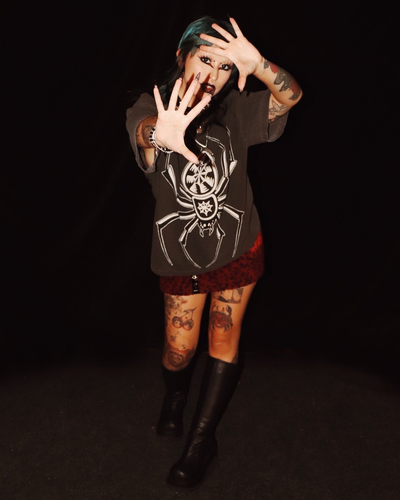 Black Widow - Tee (Grey)